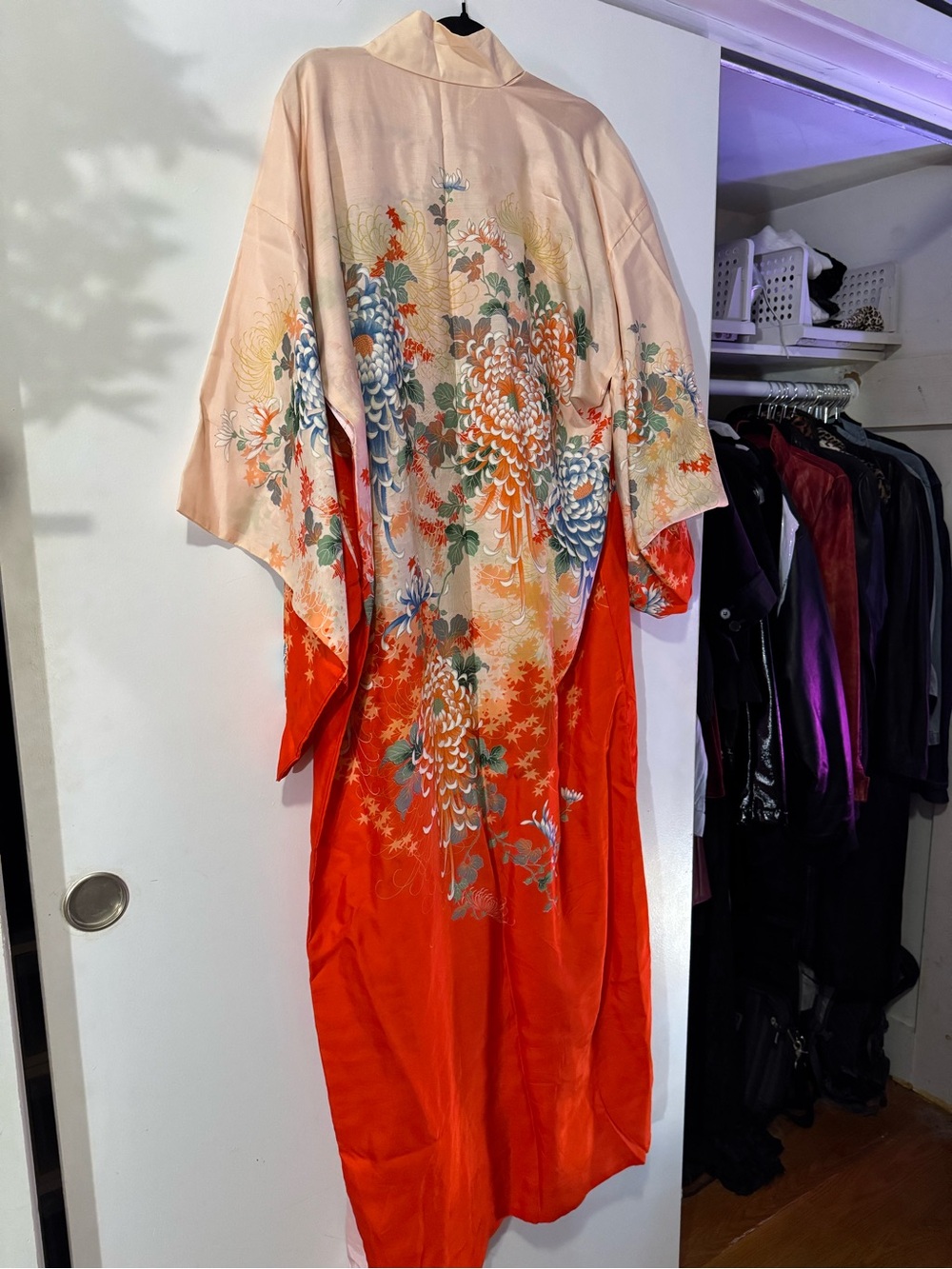 Authentic JAPANESE 100% SILK KIMONO Red and Cream Floral Kimono from Japan - Picture 7 of 8